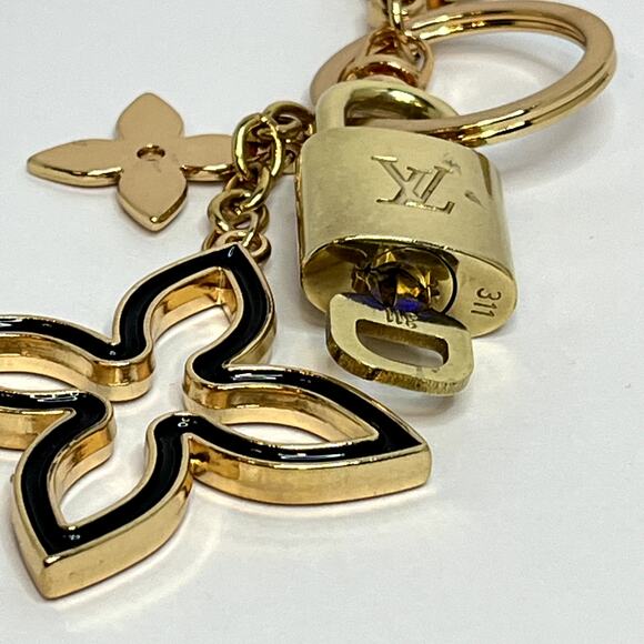 Louis Vuitton Lock & Key Set # 311 with a Flower Keychain - Picture 3 of 4